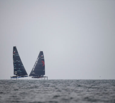 Alinghi and Realteam Sailing make the best of light winds